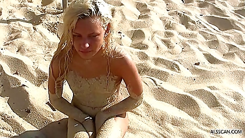 Sexy girl shows off her sexy and masturbation