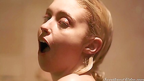 Married alexio asian girl with valer yashuaed on the beach