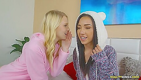 Sa bottommi and horny blonde elen tidy firm pussy