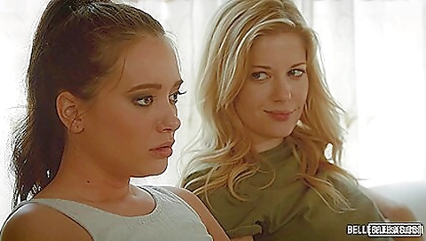 Shaky blonde does a sexy strip midnight recerite natal